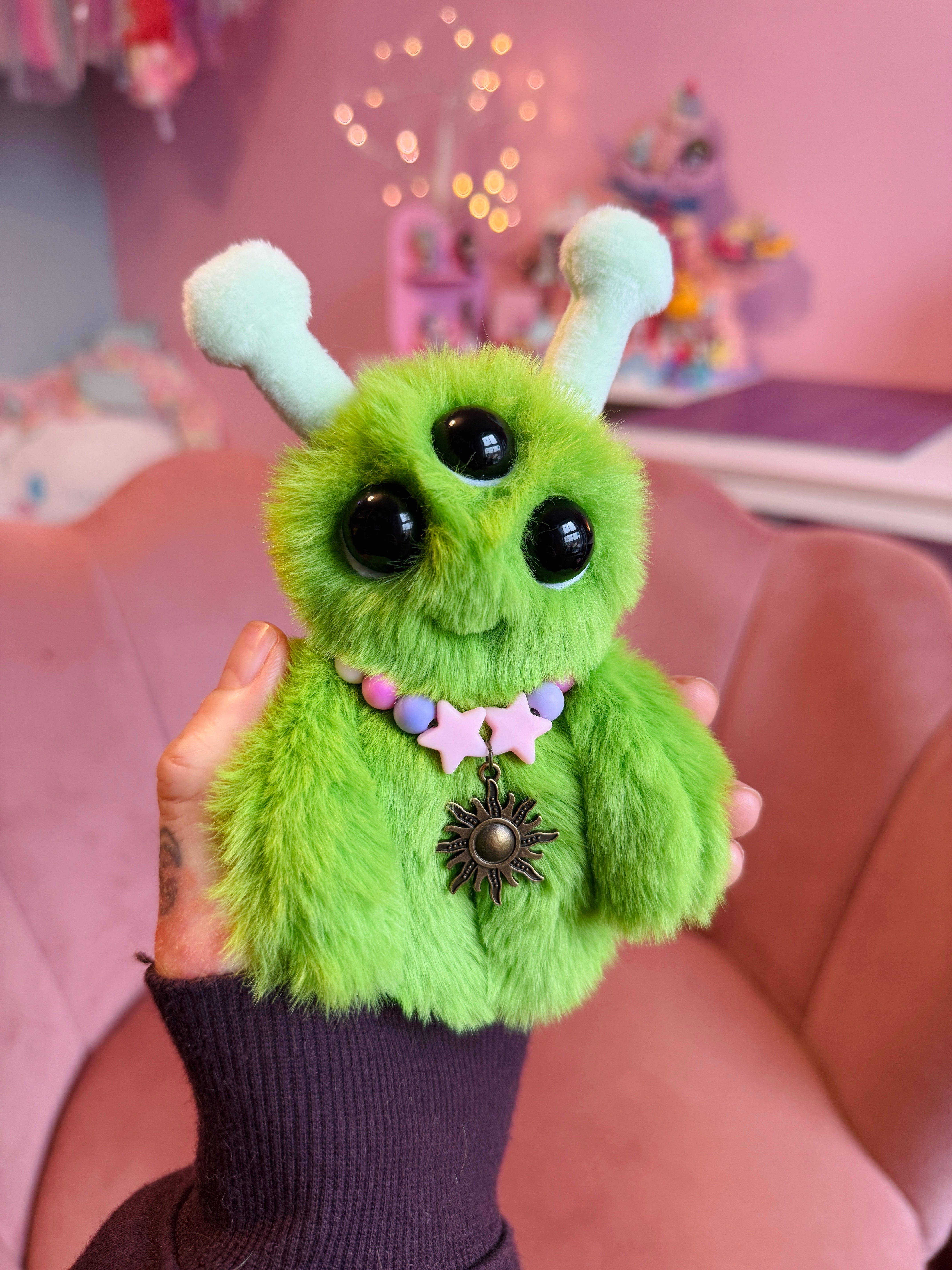 ALIEN PALMPUFF (B) - Handmade Mini Luxury Weighted Doll