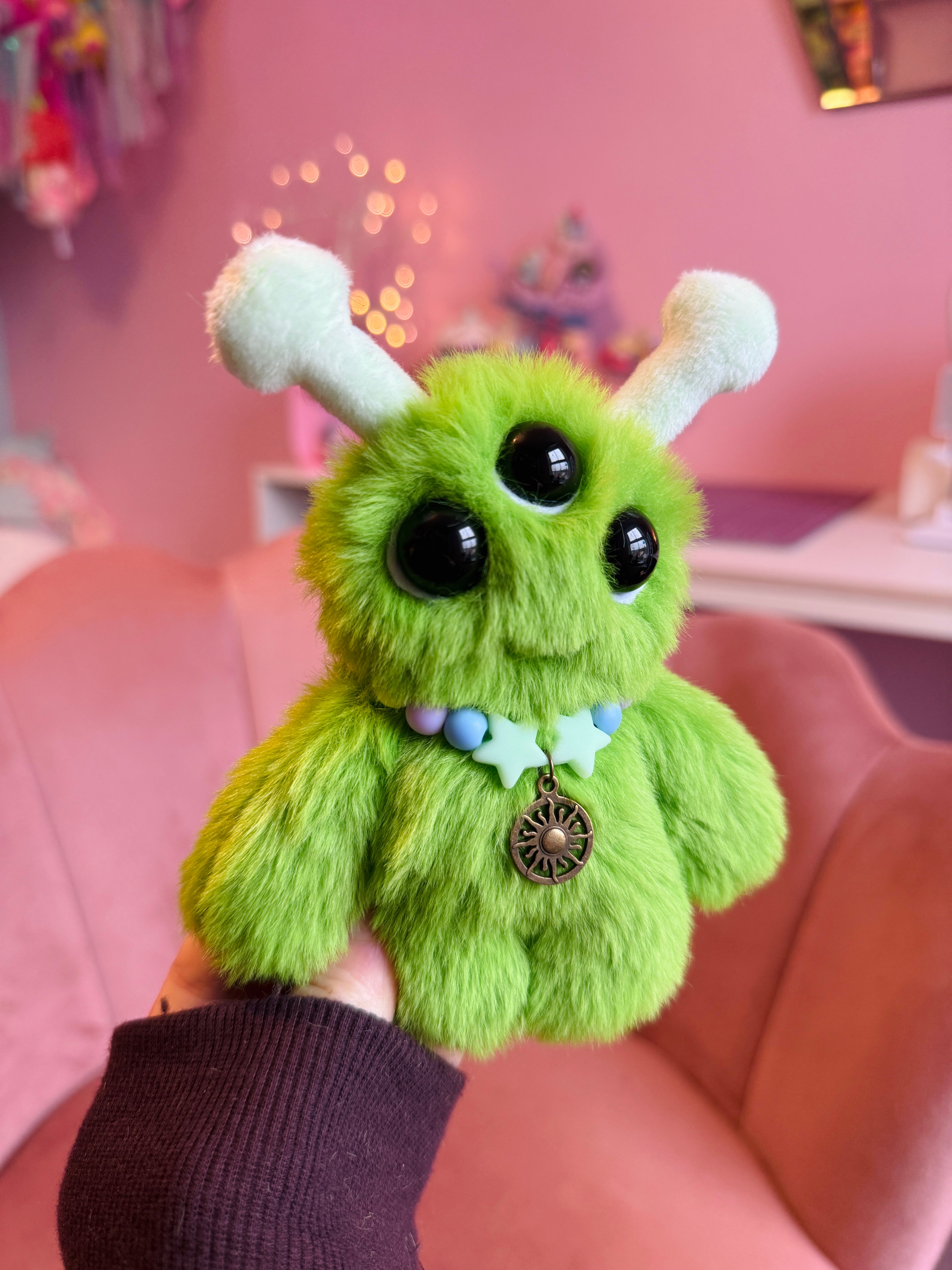ALIEN PALMPUFF (A) - Handmade Mini Luxury Weighted Doll