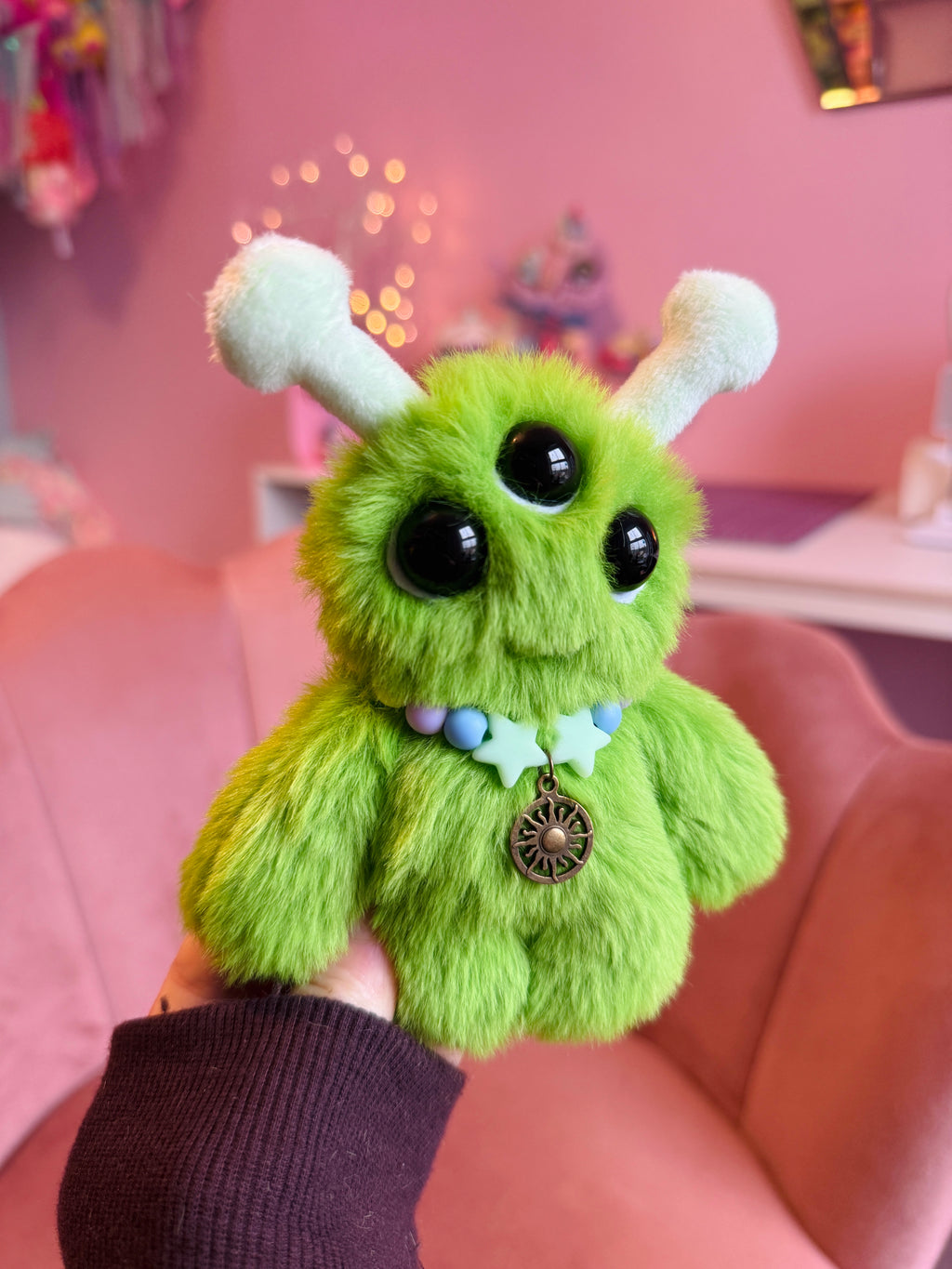 ALIEN PALMPUFF (A) - Handmade Mini Luxury Weighted Doll