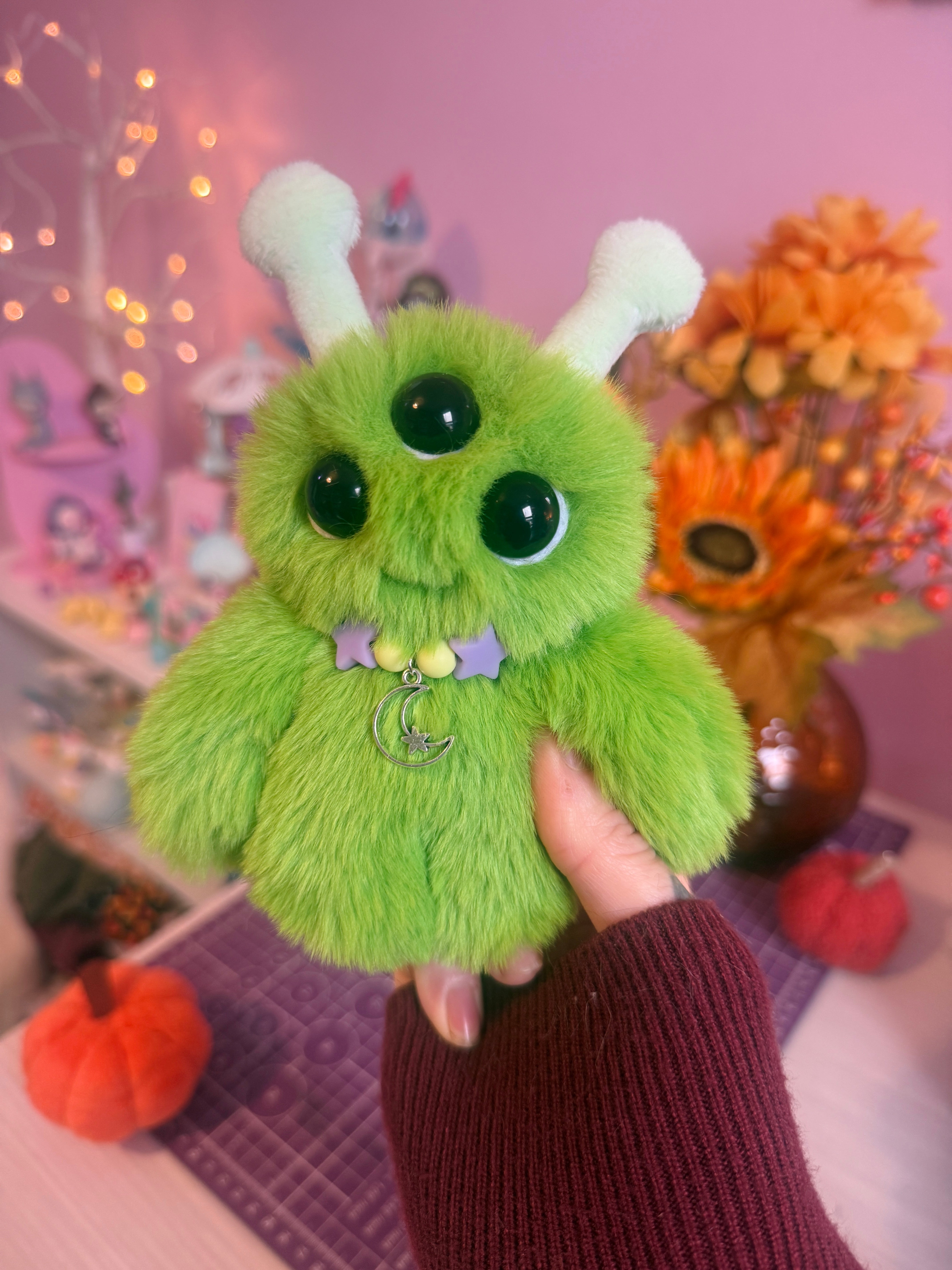 ALIEN PALMPUFF - Handmade Mini Luxury Weighted Doll