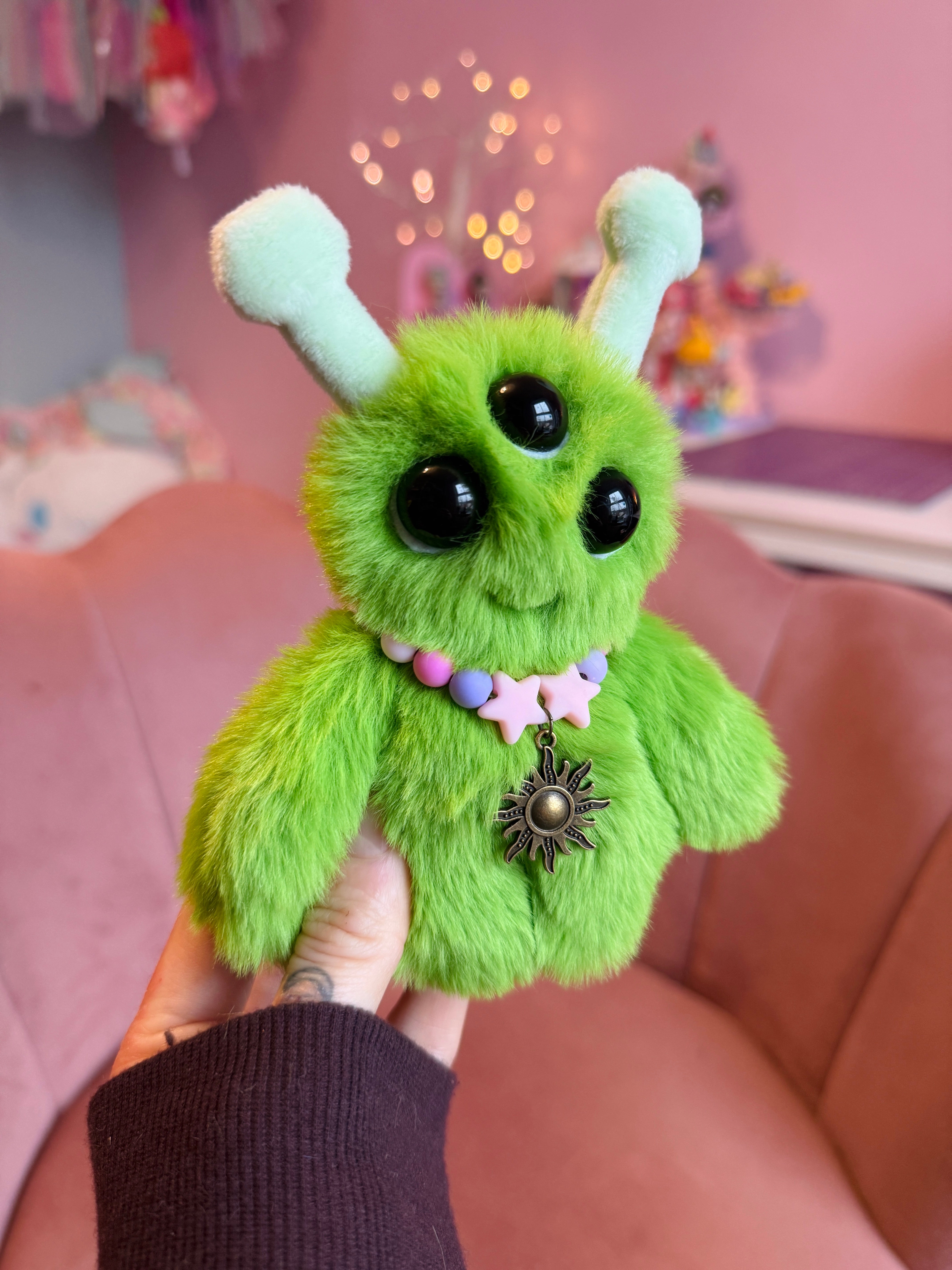 ALIEN PALMPUFF (B) - Handmade Mini Luxury Weighted Doll