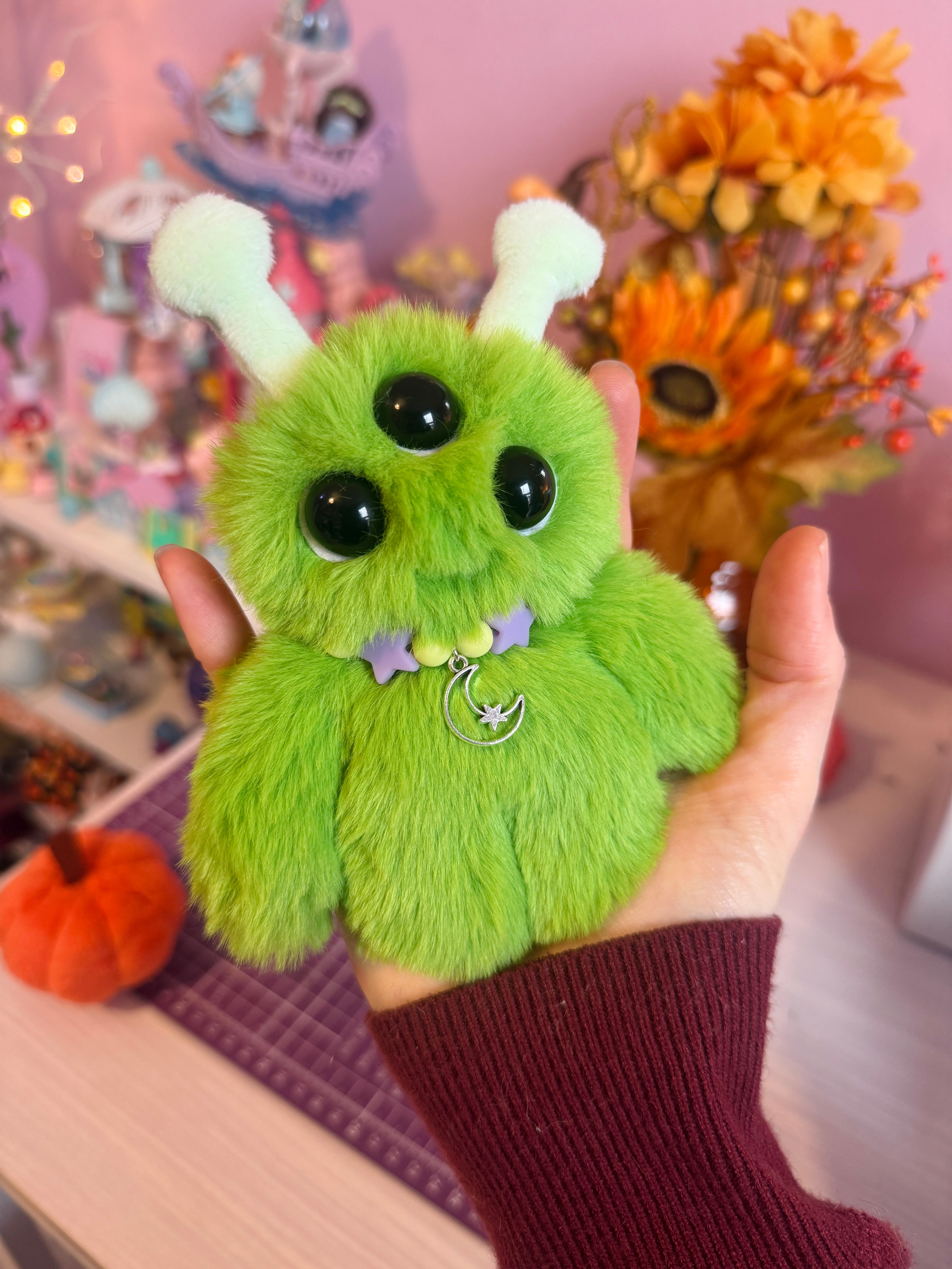 ALIEN PALMPUFF - Handmade Mini Luxury Weighted Doll