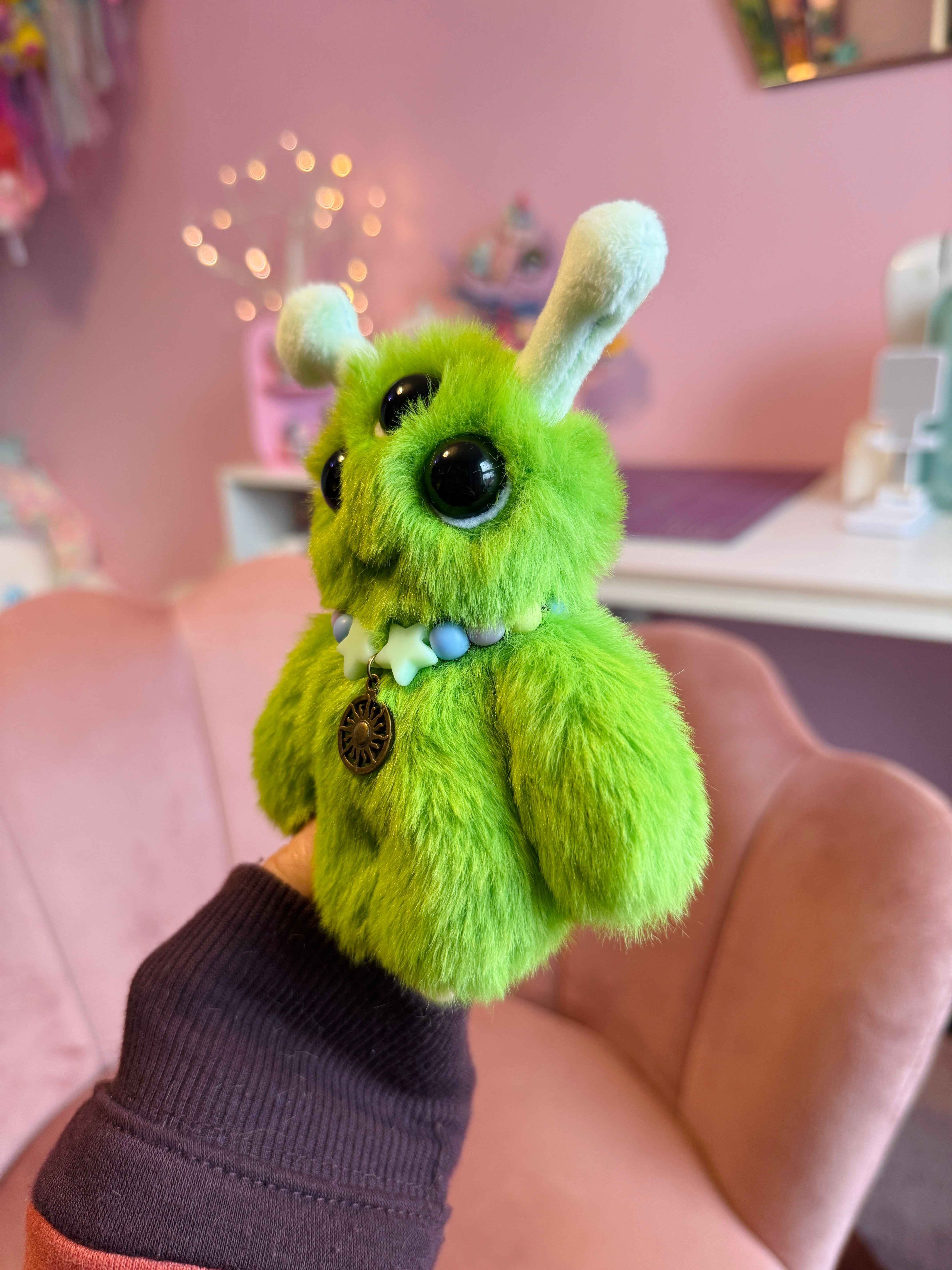 ALIEN PALMPUFF (A) - Handmade Mini Luxury Weighted Doll