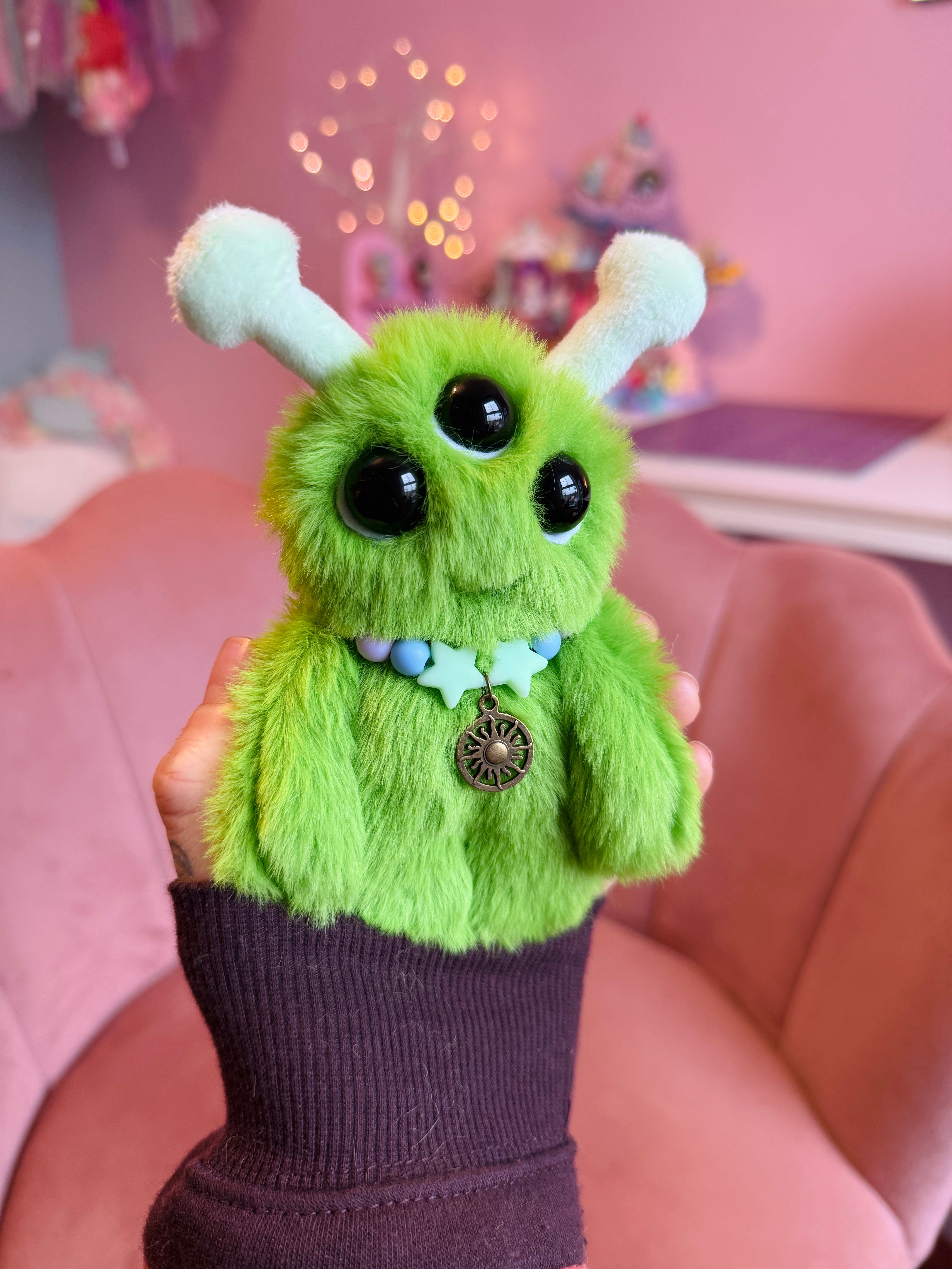 ALIEN PALMPUFF (A) - Handmade Mini Luxury Weighted Doll