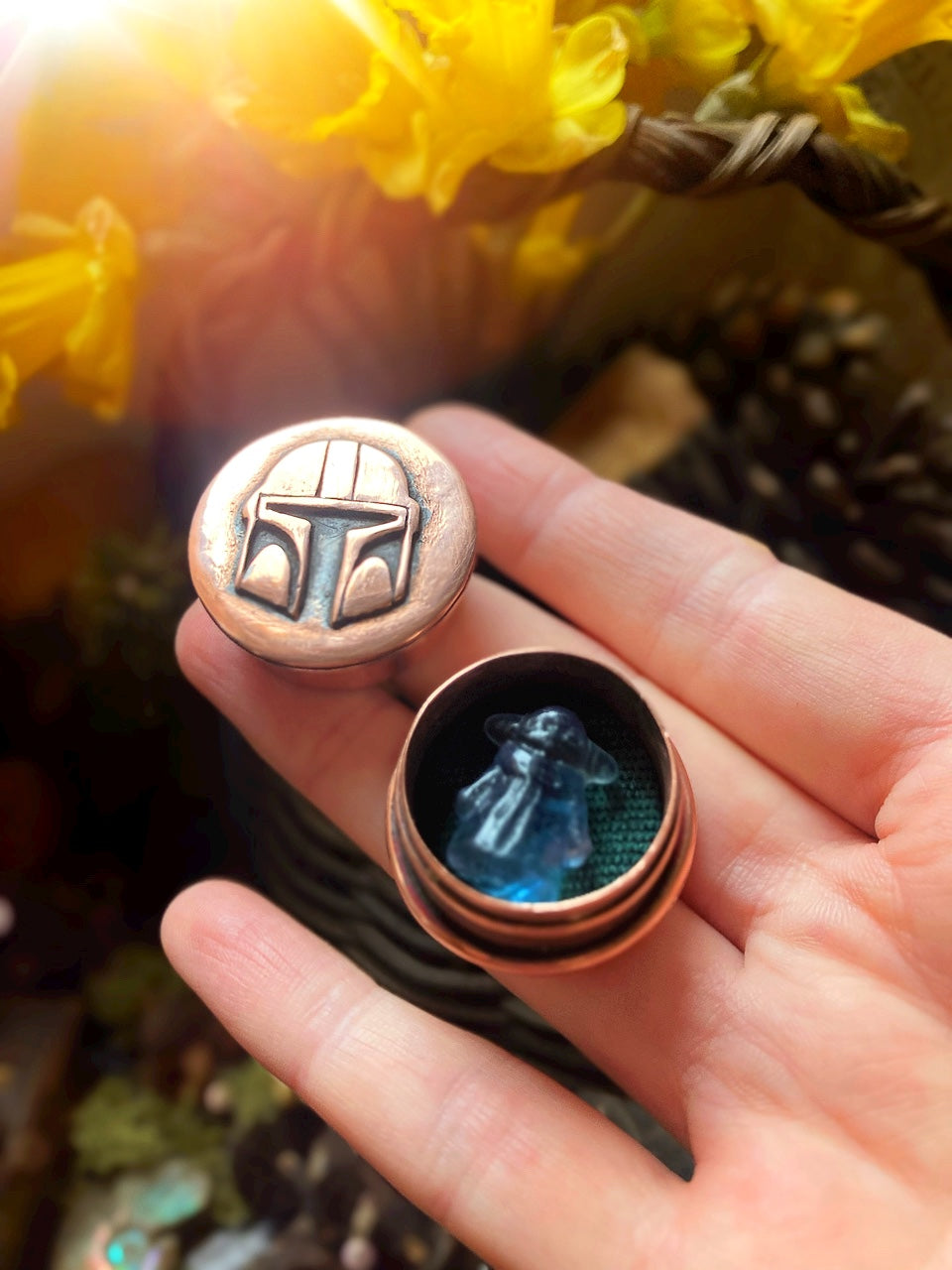 MANDALORIAN & GROGU Handmade Copper Treasure Box with Carved Fluorite Grogu