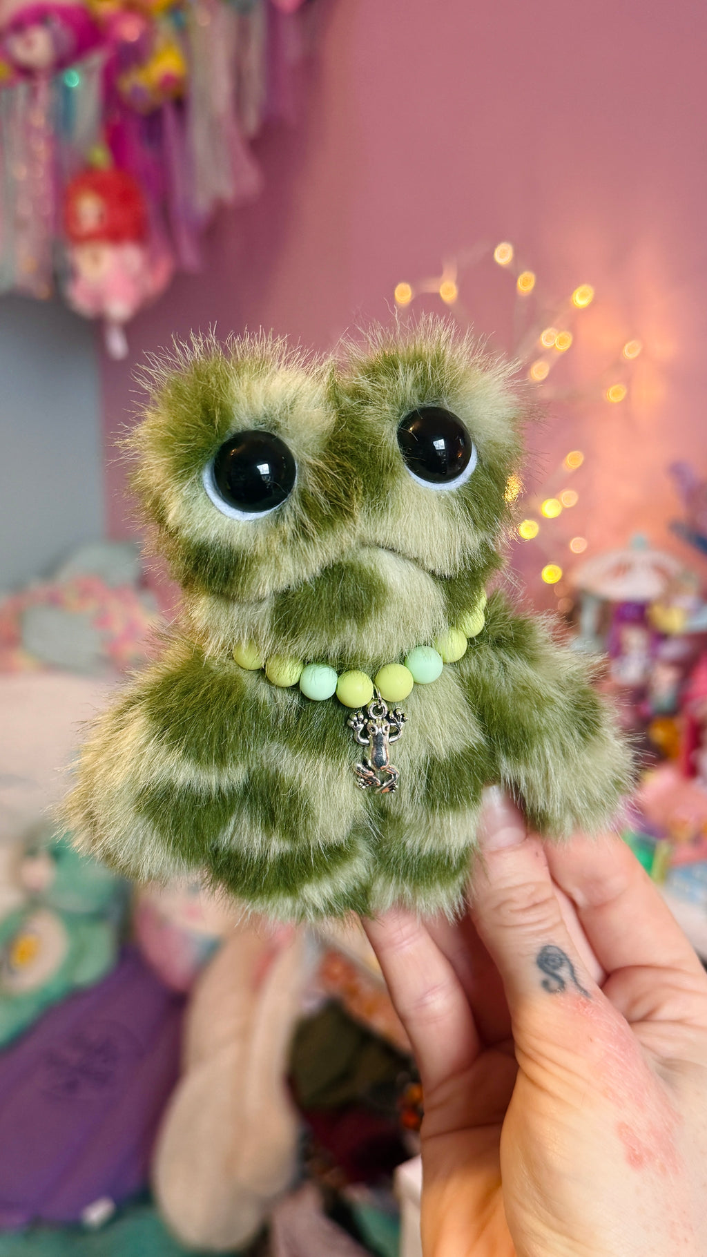 SPECKLED FRÖGE PALMPUFF - Handmade Mini Luxury Weighted Doll