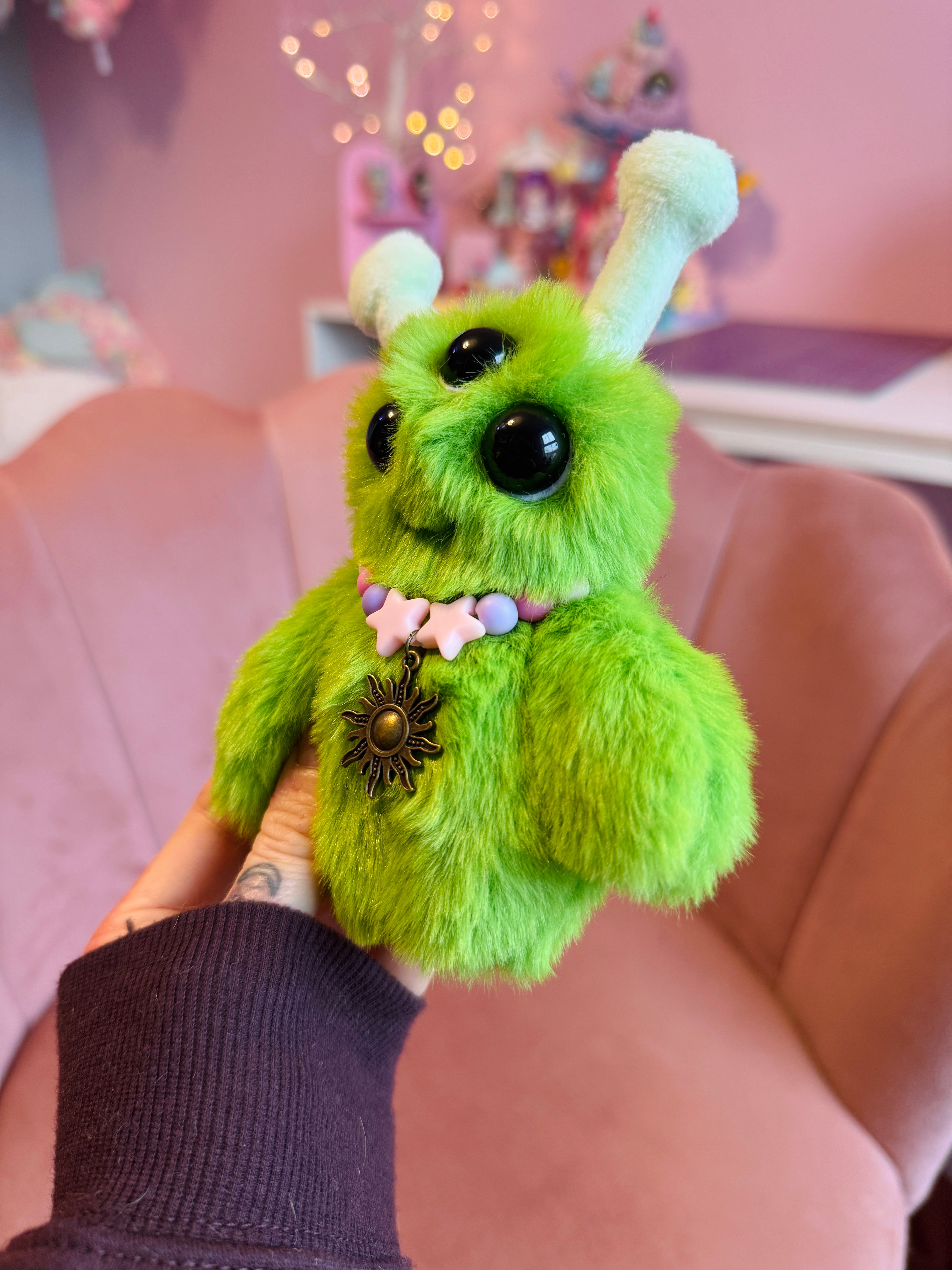ALIEN PALMPUFF (B) - Handmade Mini Luxury Weighted Doll