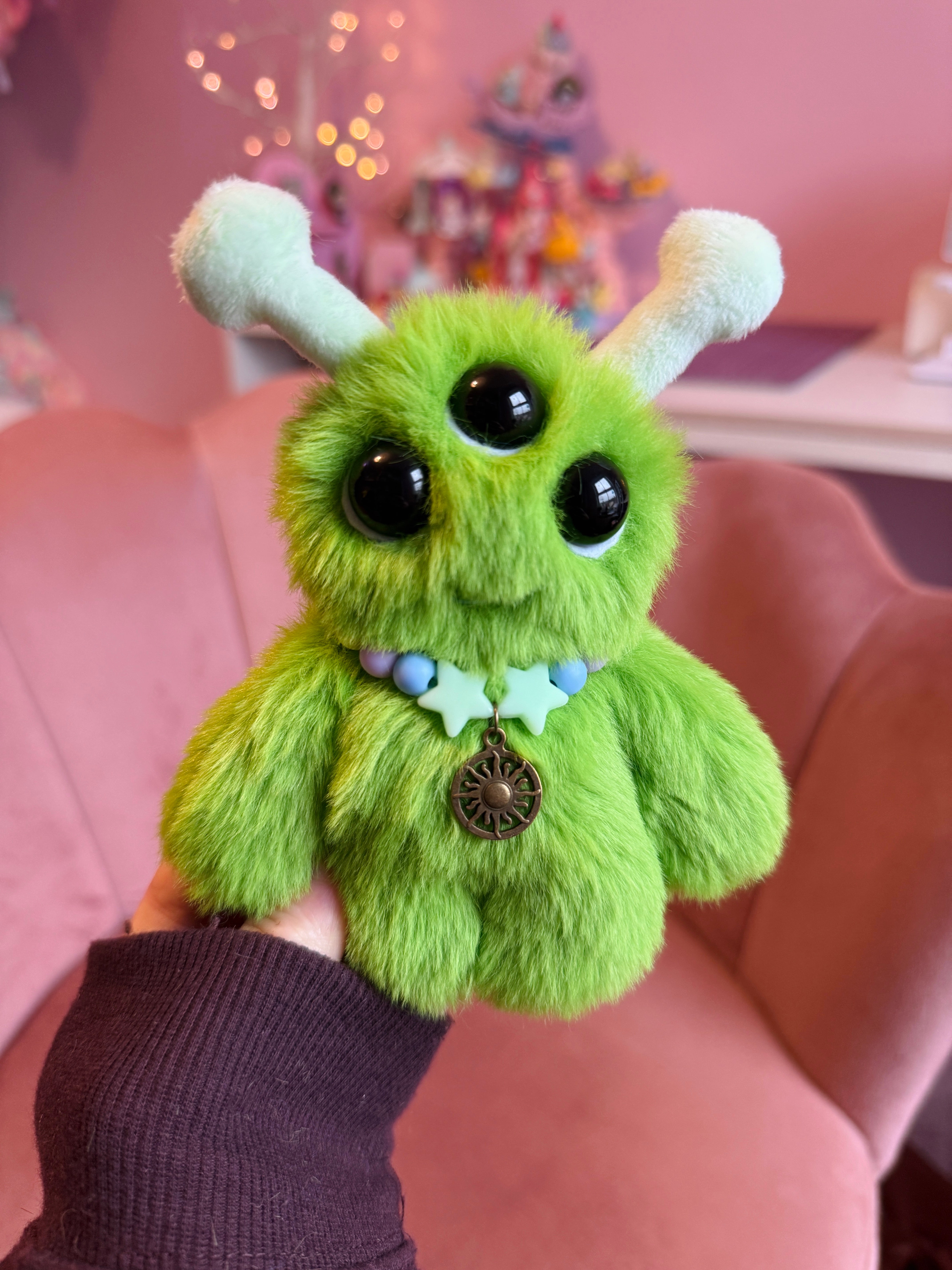 ALIEN PALMPUFF (A) - Handmade Mini Luxury Weighted Doll