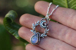 MOONDROP Sterling Silver Necklace with Rainbow Moonstone