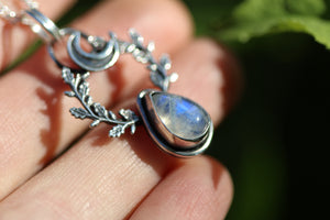 MOONDROP Sterling Silver Necklace with Rainbow Moonstone